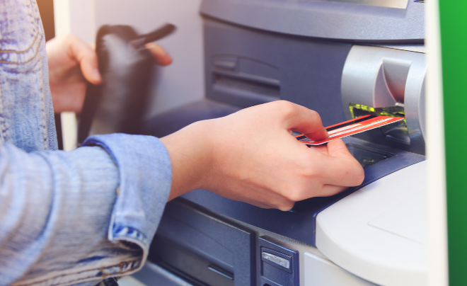 Chuyển tiền qua cây ATM mất bao lâu?