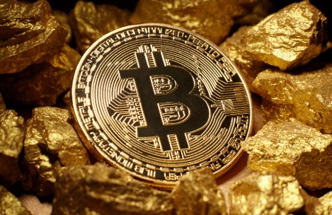 Giao dịch phá giá là gì và có phải đây là nguyên nhân đẩy giá vàng, Bitcoin và cổ phiếu lên mức cao kỷ lục?